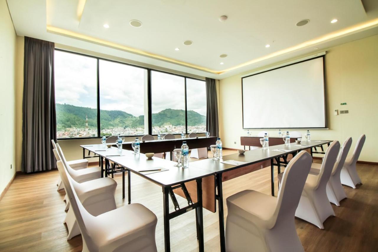 Parkside Gayo Petro Hotel Takengon Ngoại thất bức ảnh